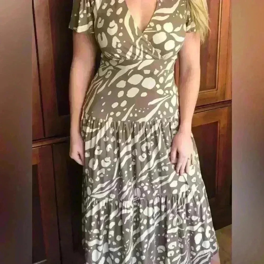 NWOT Cabi Swoon Dress Taupe & Cream